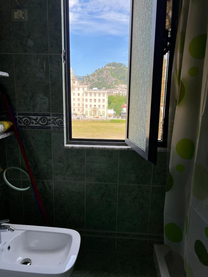 Entire Apartment Castle View Berat Eksteriør billede