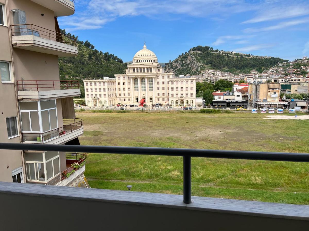 Entire Apartment Castle View Berat Eksteriør billede